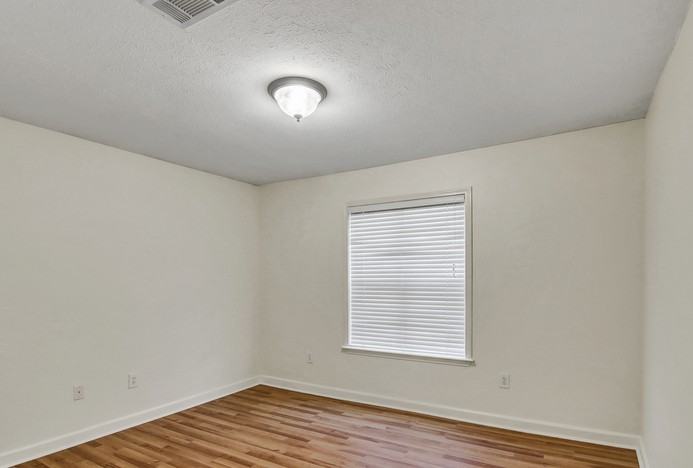 103 Hunters Row - Photo 7 of 9