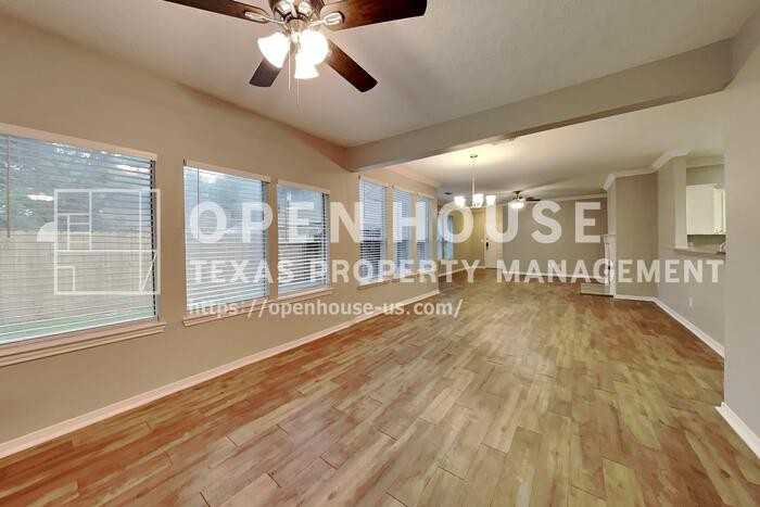1431 Redwood Village Cir - Photo 4 of 21