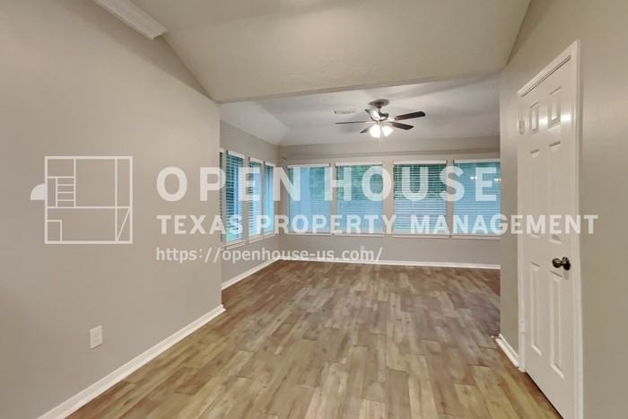 1431 Redwood Village Cir - Photo 6 of 21