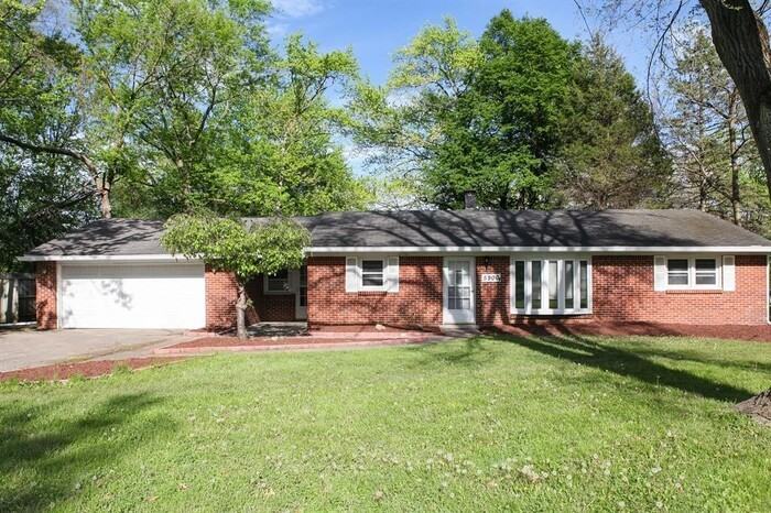 5900 Wright Dr - Photo 2 of 31