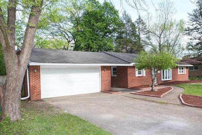5900 Wright Dr - Photo 3 of 31