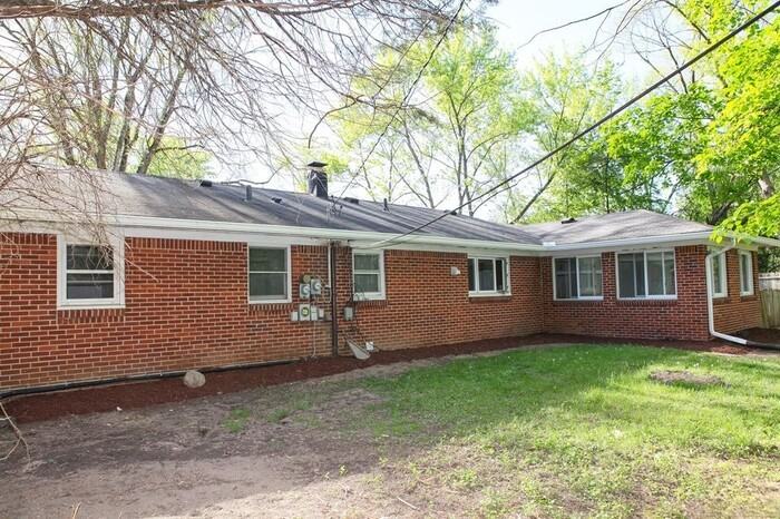 5900 Wright Dr - Photo 6 of 31