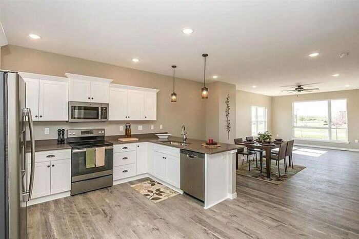 1710 Bernardy Dr - Photo 5 of 13
