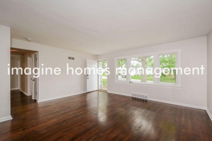 8526 General Grant Ln - Photo 3 of 13