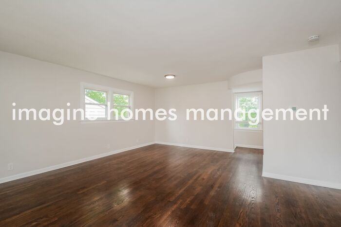 8526 General Grant Ln - Photo 4 of 13