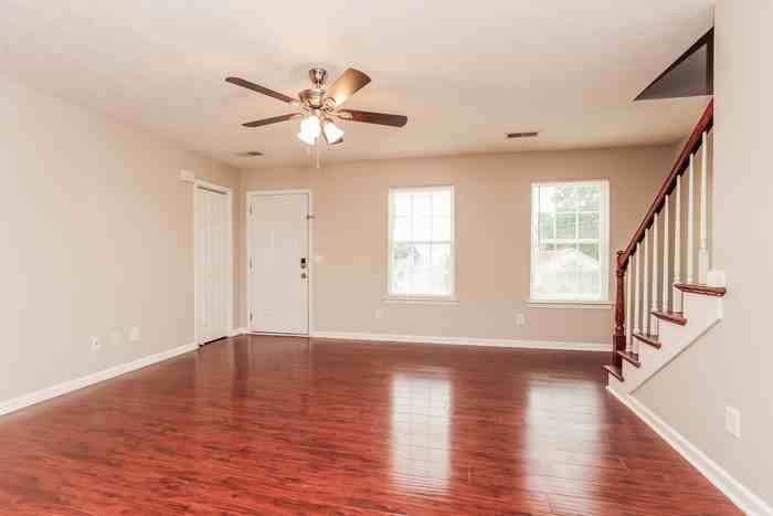 534 Wildwood Dr - Photo 4 of 17