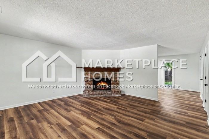 5128 Lakeview Ct - Photo 5 of 21