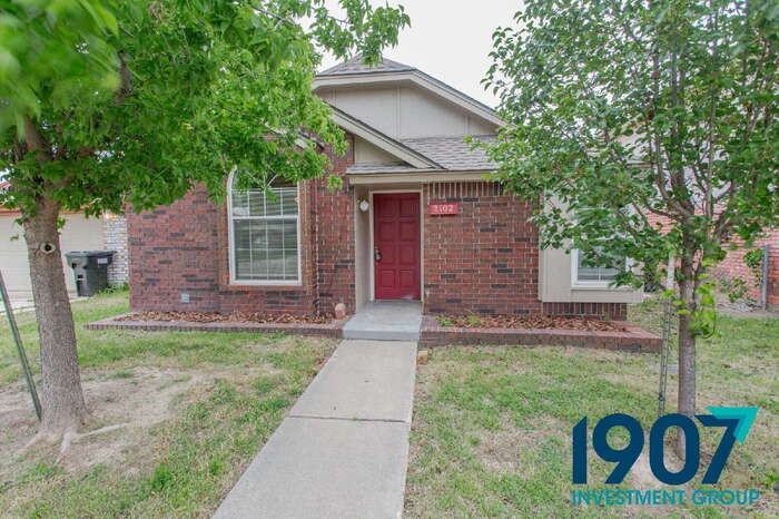 2102 Briarcliff Dr - Photo 4 of 30