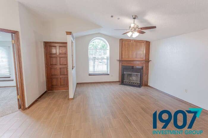 2102 Briarcliff Dr - Photo 6 of 30