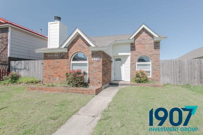 2109 Briarcliff Dr - Photo 3 of 33