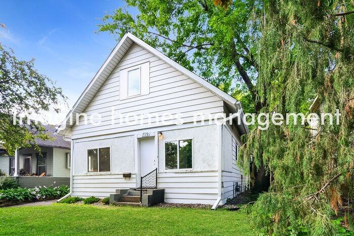 719 W 40th St - Photo 3 of 21