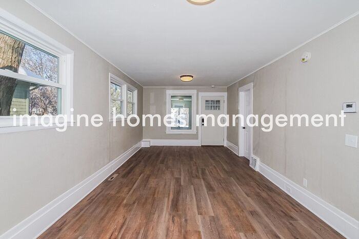719 W 40th St - Photo 5 of 21
