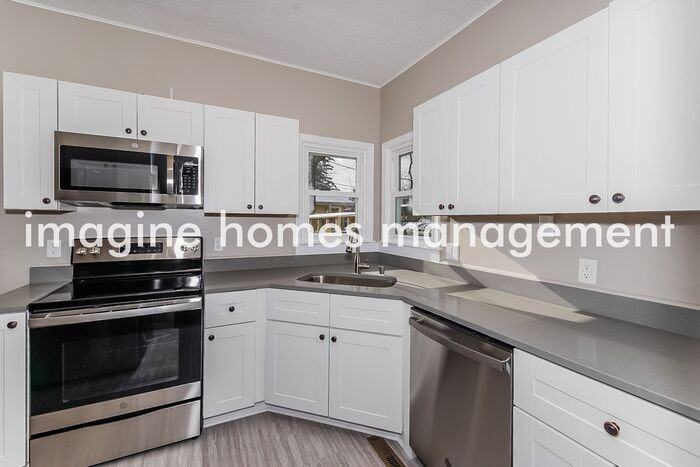 719 W 40th St - Photo 7 of 21