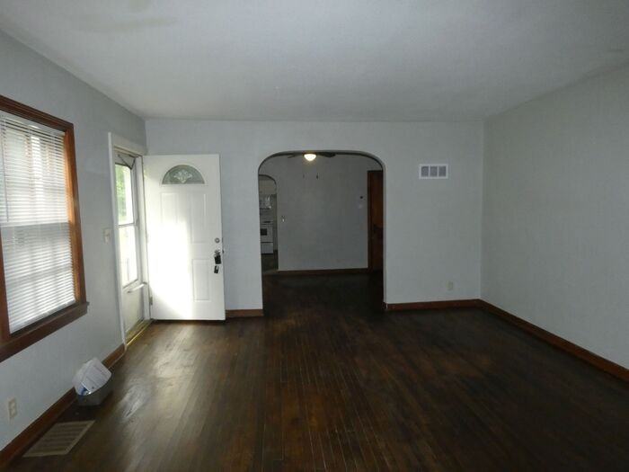 4701 Nw Green Hills Rd - Photo 4 of 16