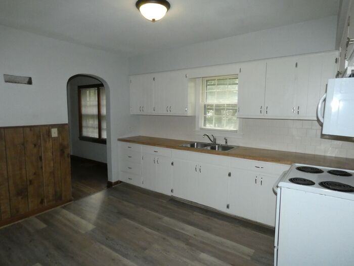 4701 Nw Green Hills Rd - Photo 6 of 16