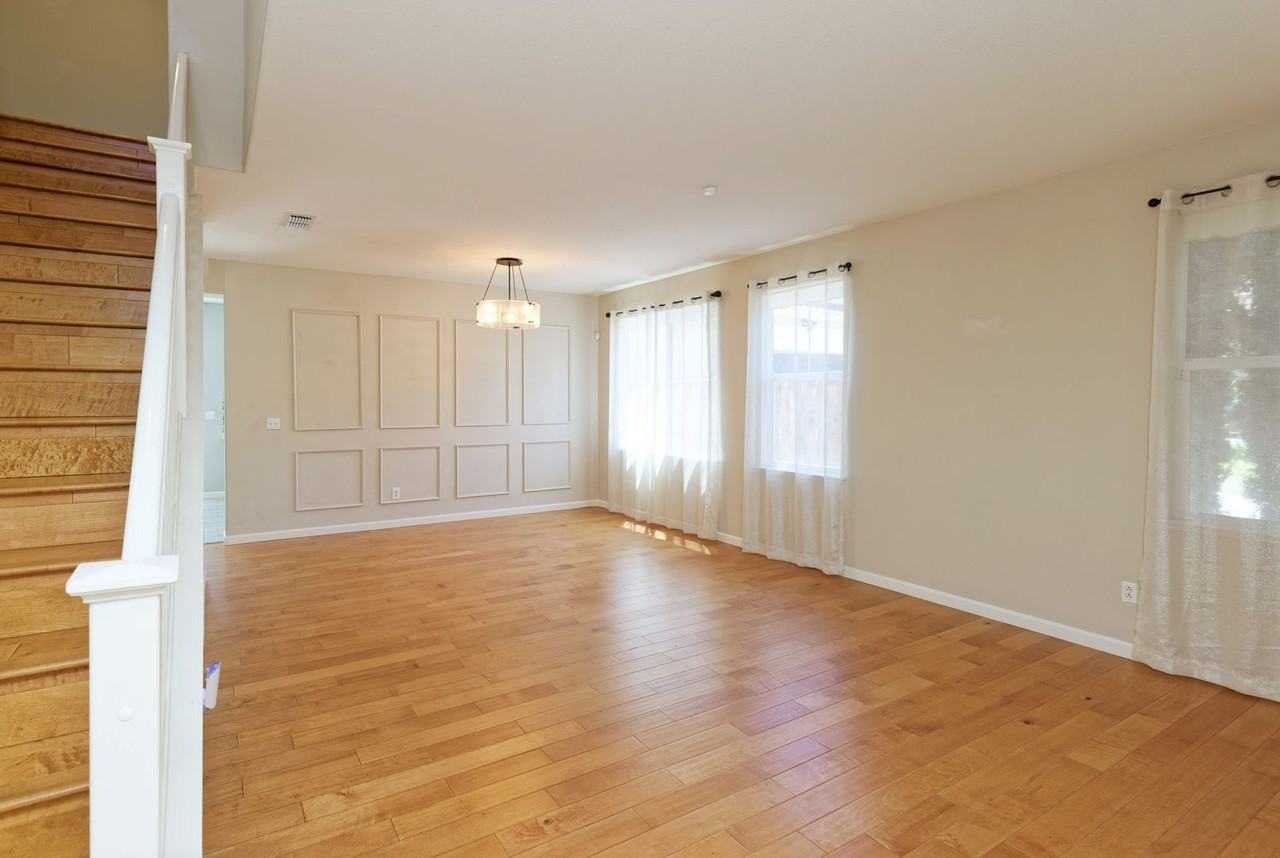 1012 Trailside Dr - Photo 6 of 37