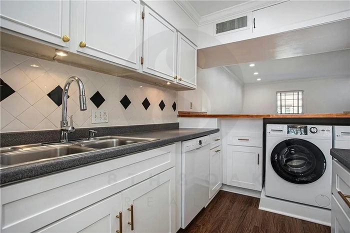 3121 Colonial Way #E - Photo 7 of 18