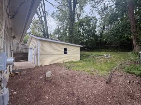 1120 W Maple St - Photo 4 of 5