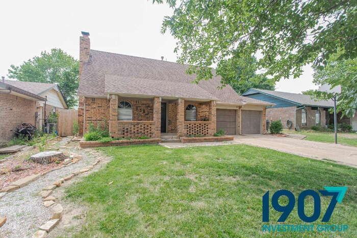 1201 Kings Ct - Photo 4 of 31