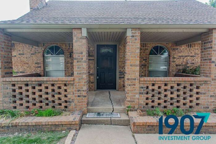 1201 Kings Ct - Photo 5 of 31