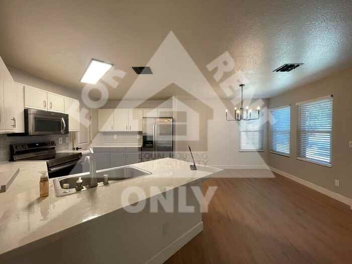 1531 S Danielson Way - Photo 3 of 10