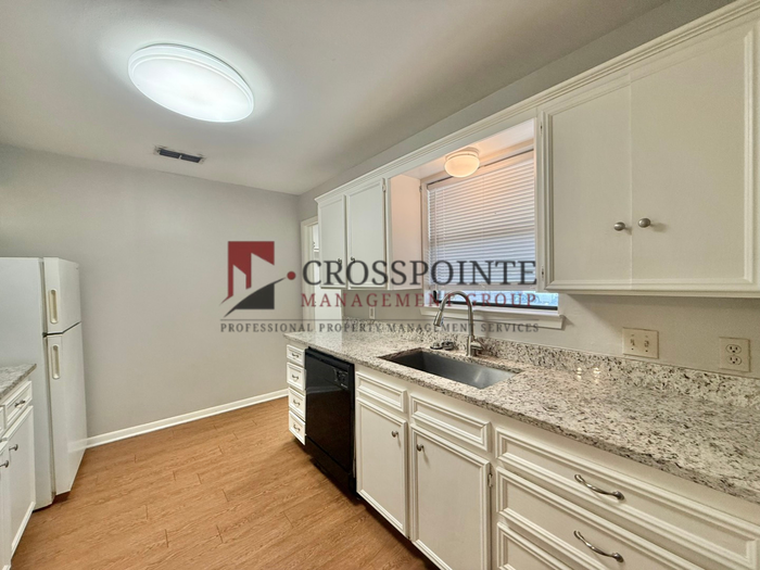 2531 Westminster Dr - Photo 4 of 21