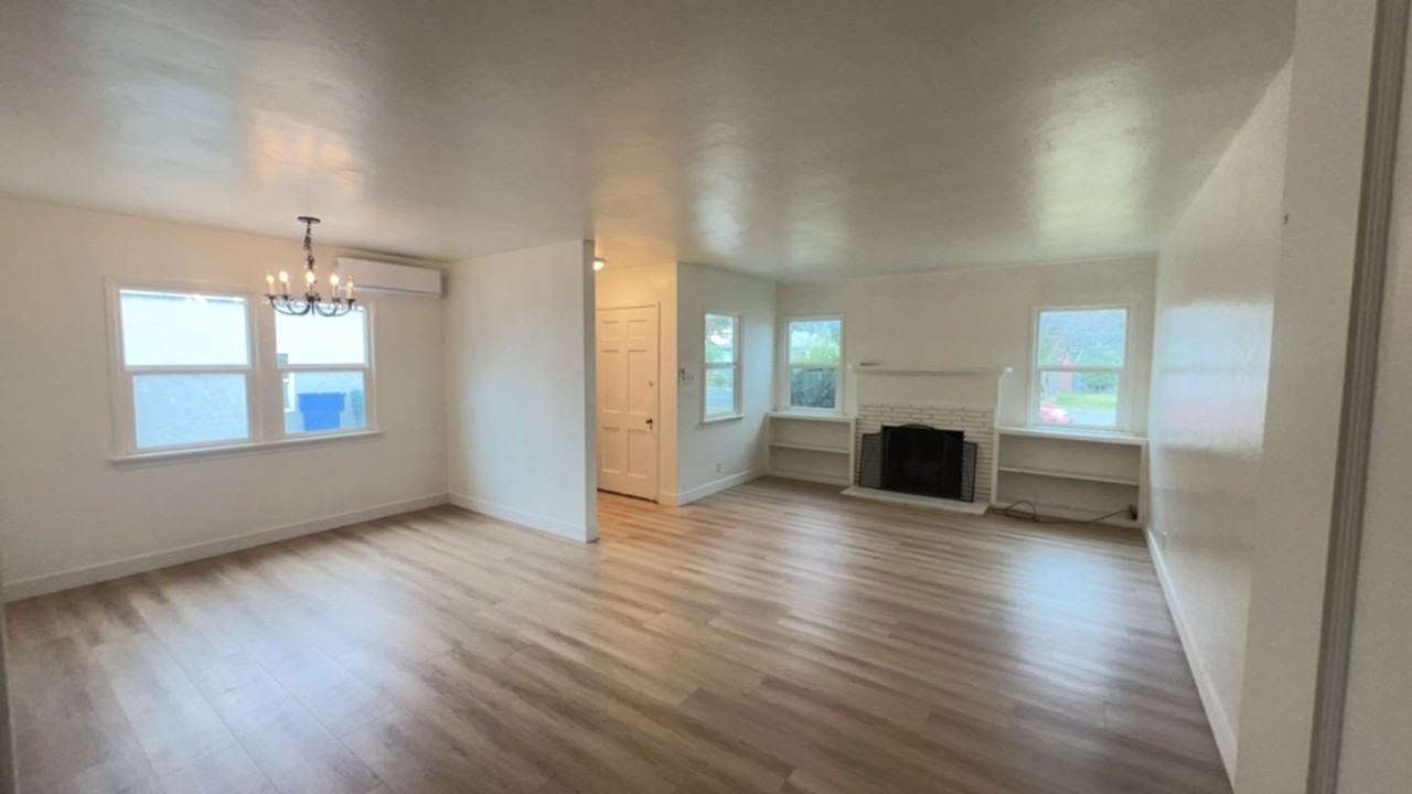4645 Gardena Dr - Photo 2 of 13