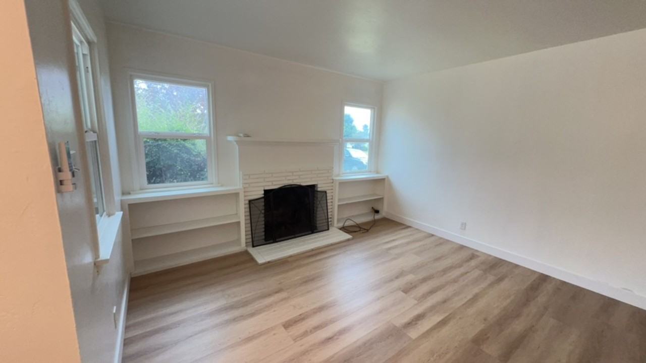 4645 Gardena Dr - Photo 3 of 13