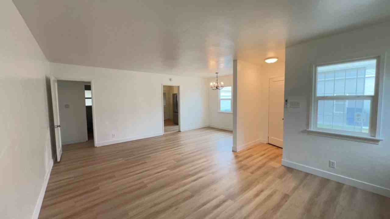 4645 Gardena Dr - Photo 4 of 13