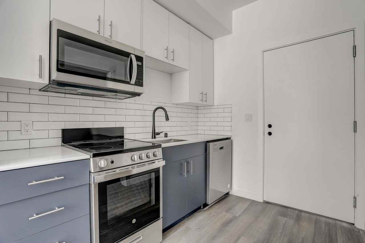 4316 Fremont Ave N - Photo 6 of 29