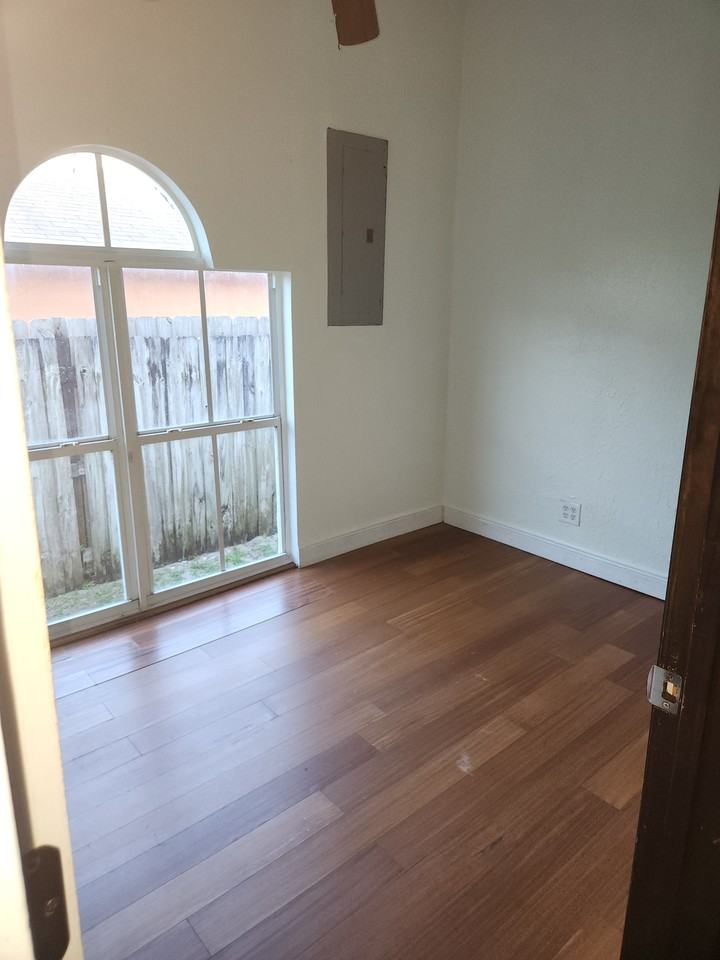 1321 W 26th St #NA - Photo 7 of 13