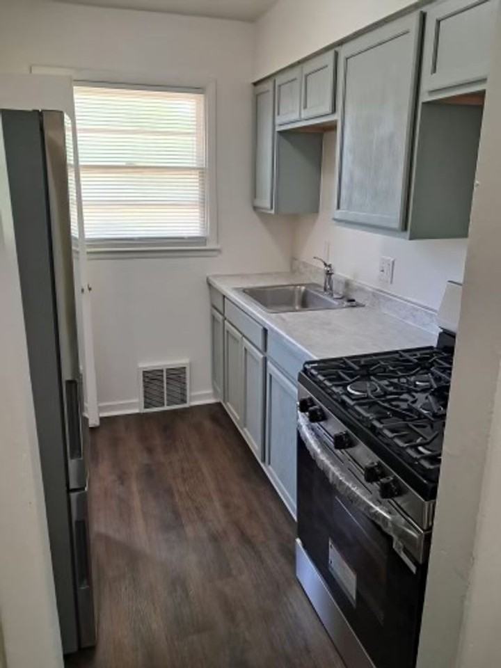 4417 E Linwood Blvd - Photo 2 of 7