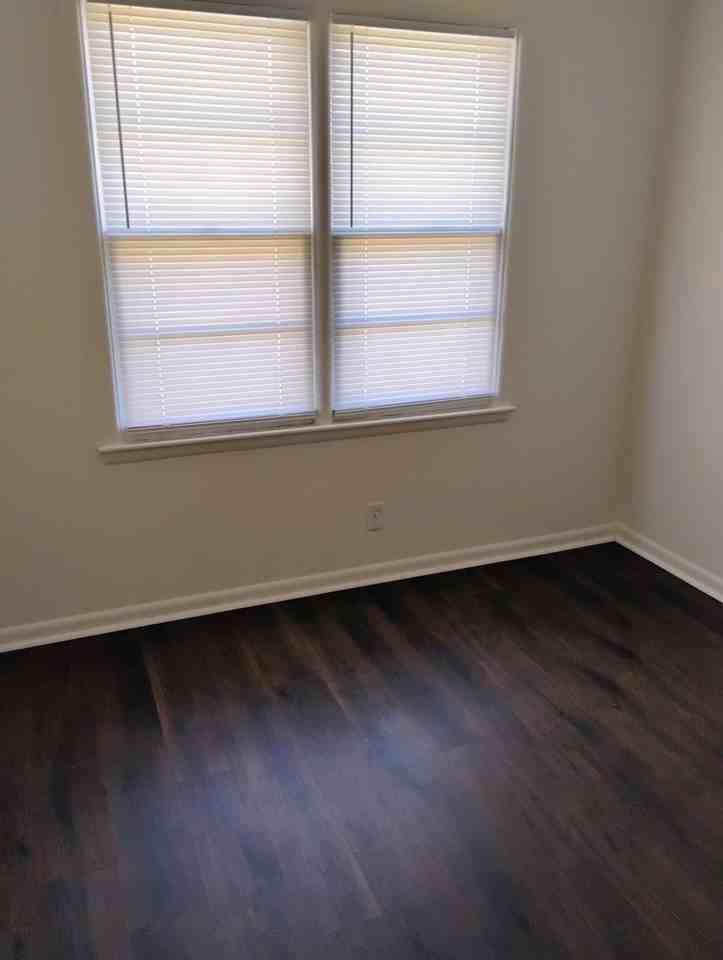 4417 E Linwood Blvd - Photo 6 of 7