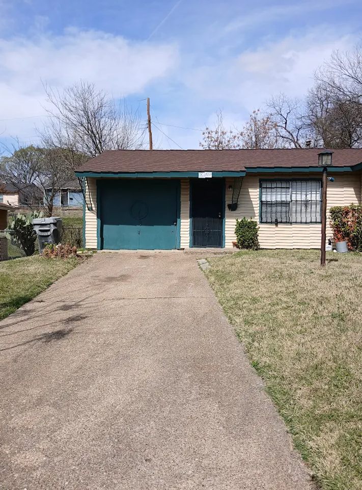 2557 Talco Dr - Photo 2 of 28