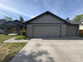 featured image of 940 Nw Oak Ln