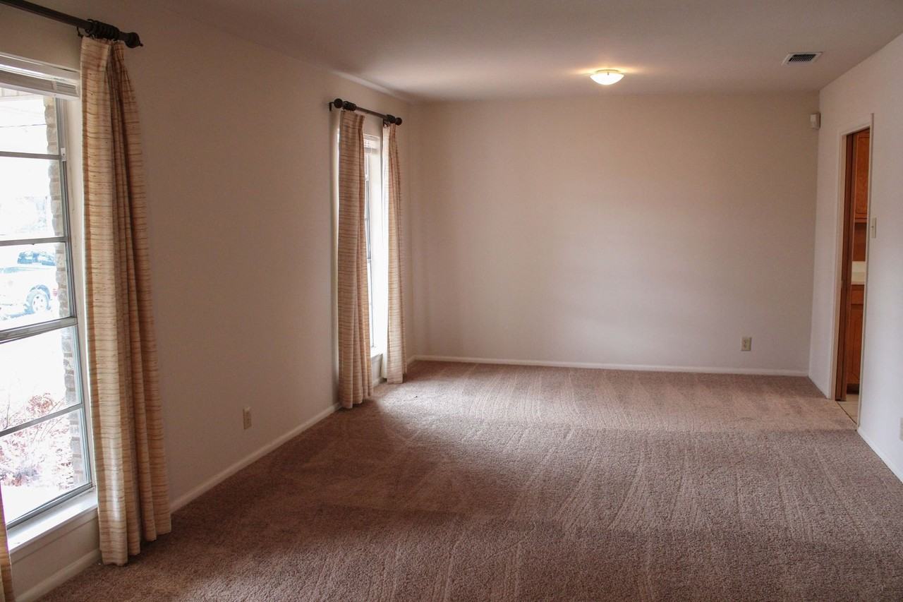 503 Downshire Dr - Photo 7 of 27