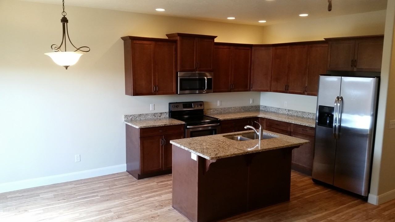 2528 Manzoni Rd - Photo 4 of 40