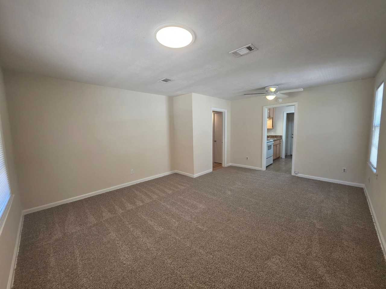 35 Kennington Dr - Photo 2 of 28