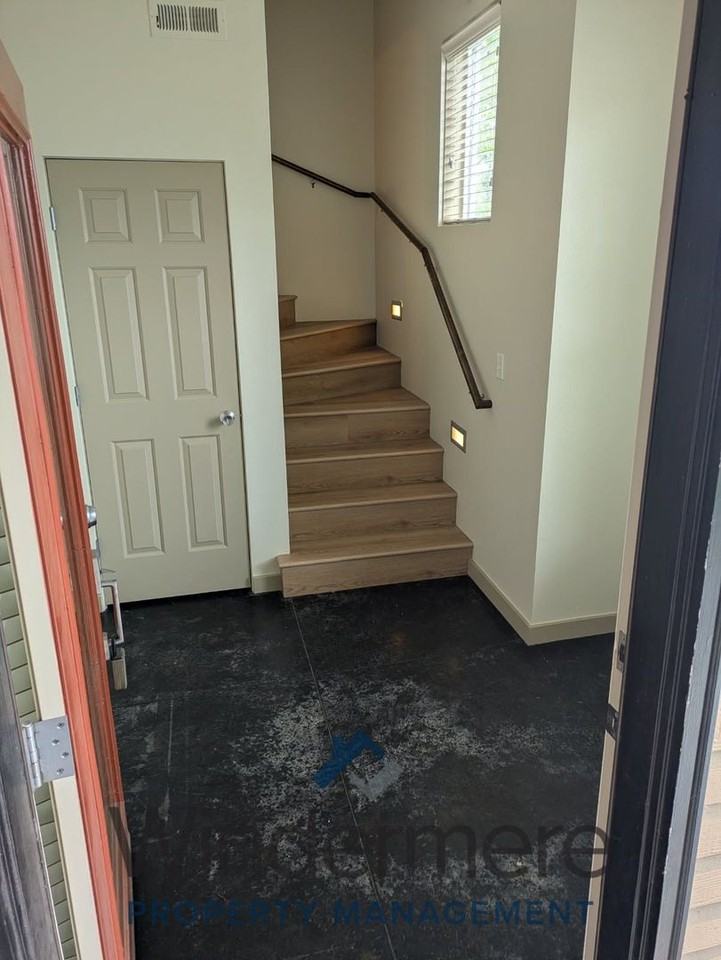 231 W Sumach St - Photo 2 of 13