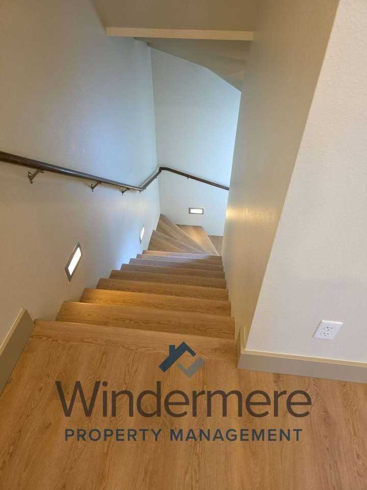 231 W Sumach St - Photo 3 of 13