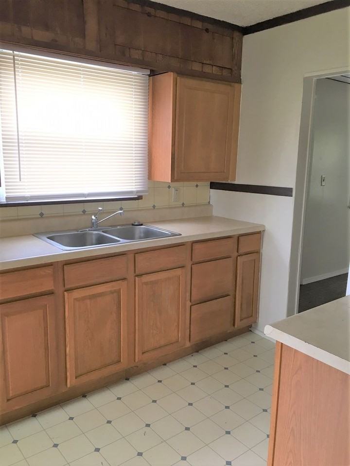 914 California Ave - Photo 6 of 11