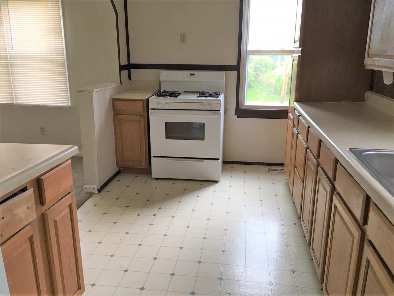 914 California Ave - Photo 7 of 11