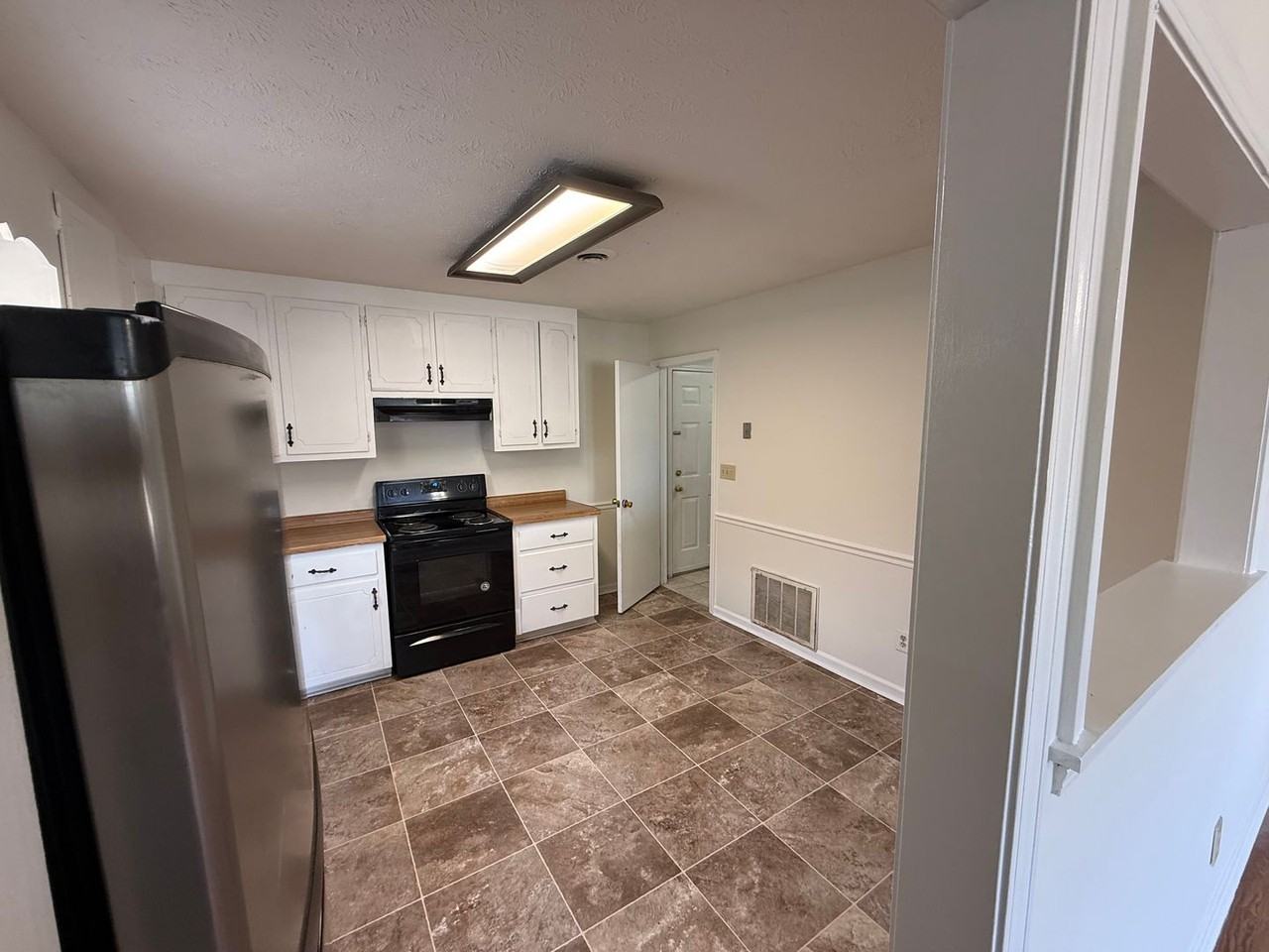 1272 Aiken Rd - Photo 4 of 13