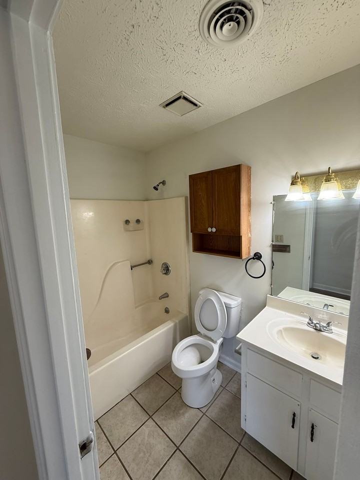 1272 Aiken Rd - Photo 3 of 6