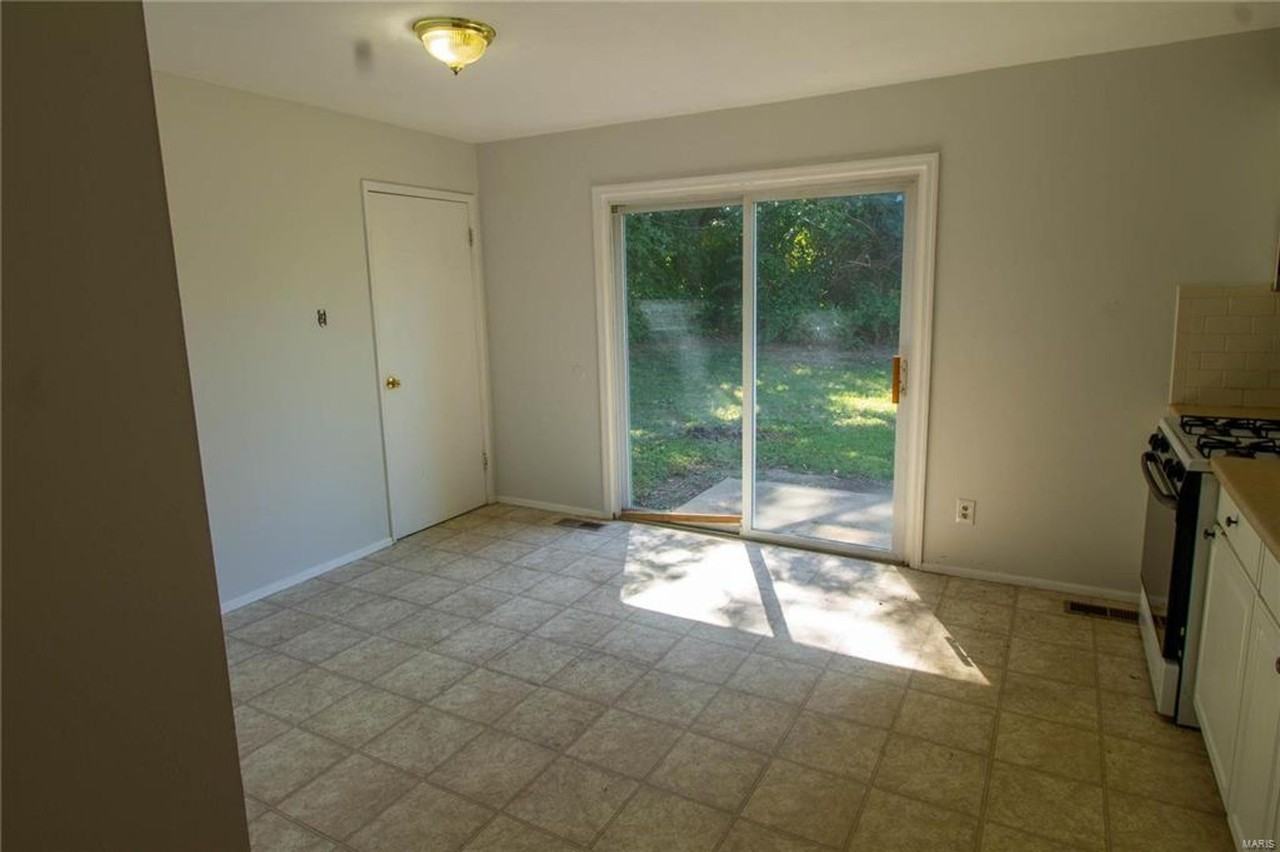1670 Arundel Dr - Photo 3 of 7