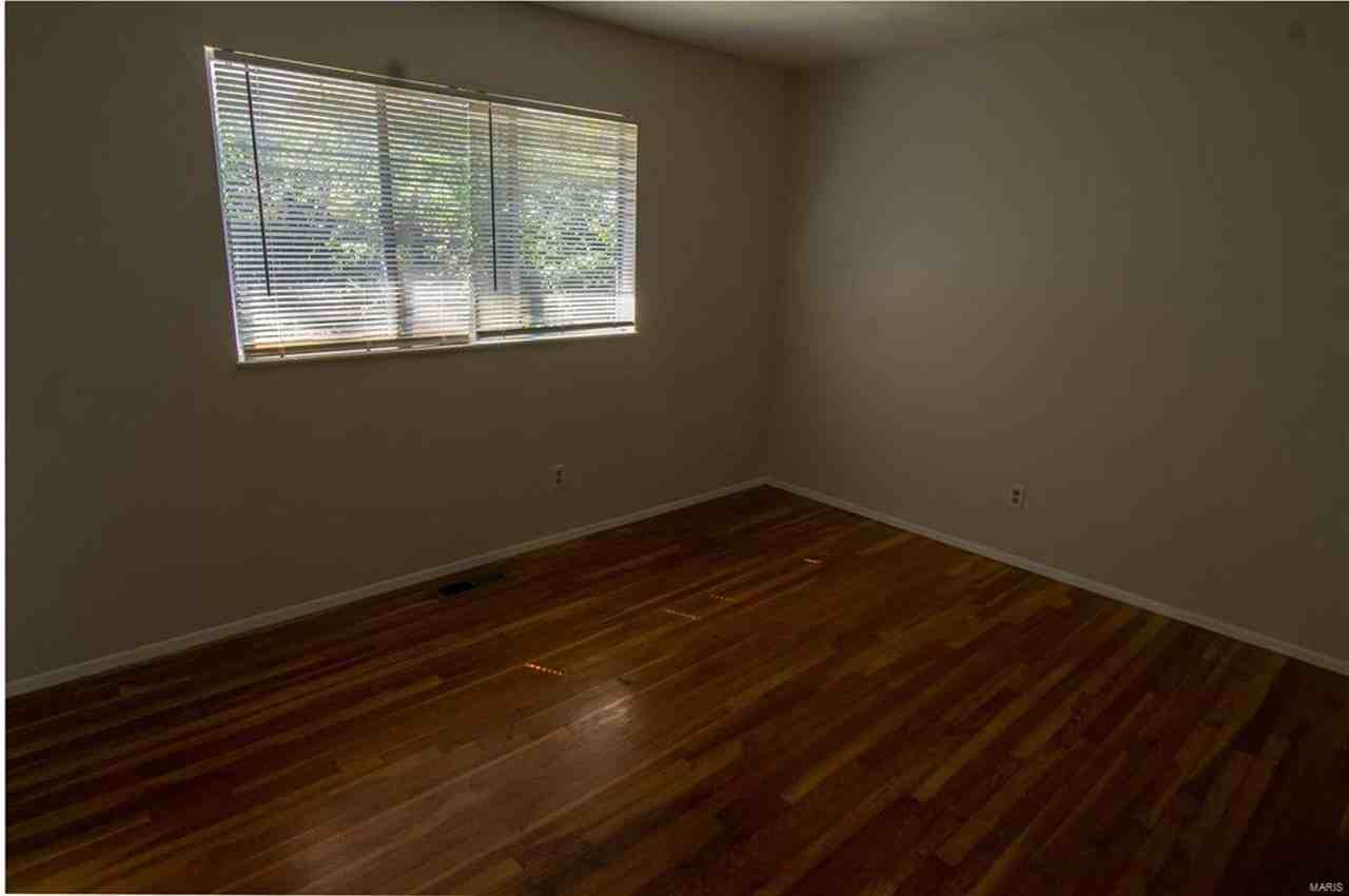 1670 Arundel Dr - Photo 4 of 7