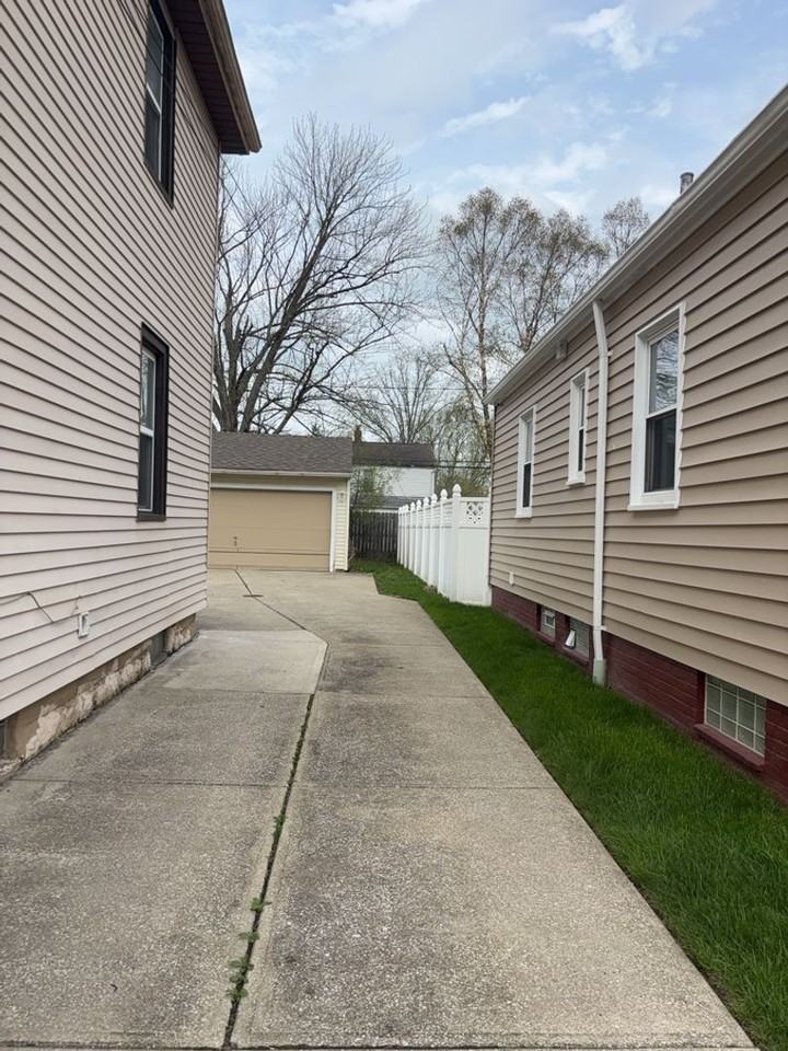 20547 Fuller Ave - Photo 4 of 32