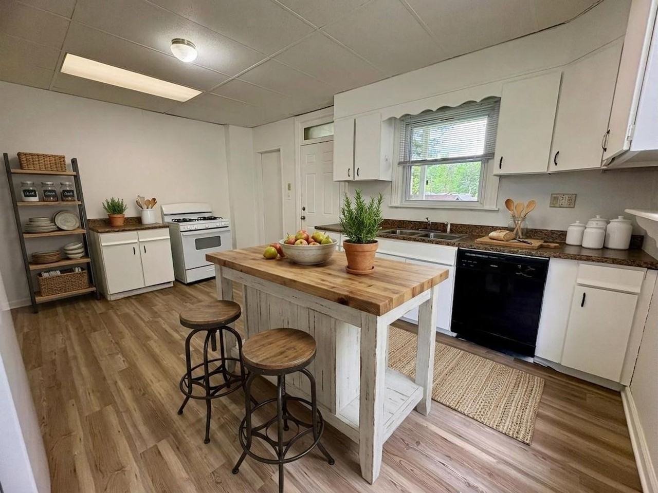 502 Eshelman St - Photo 2 of 31