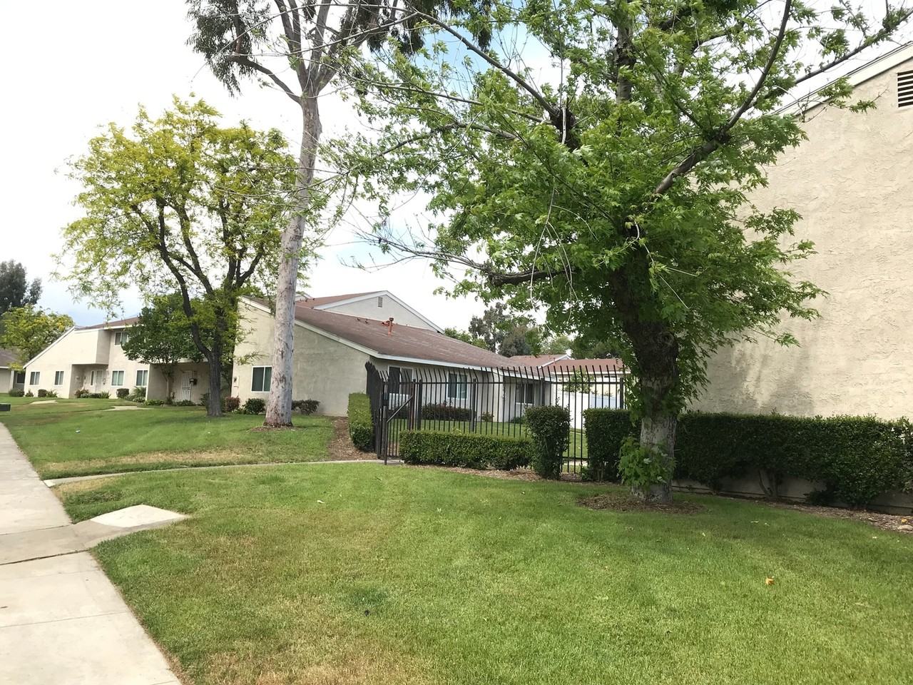 1418 N Elderberry Ave - Photo 2 of 20