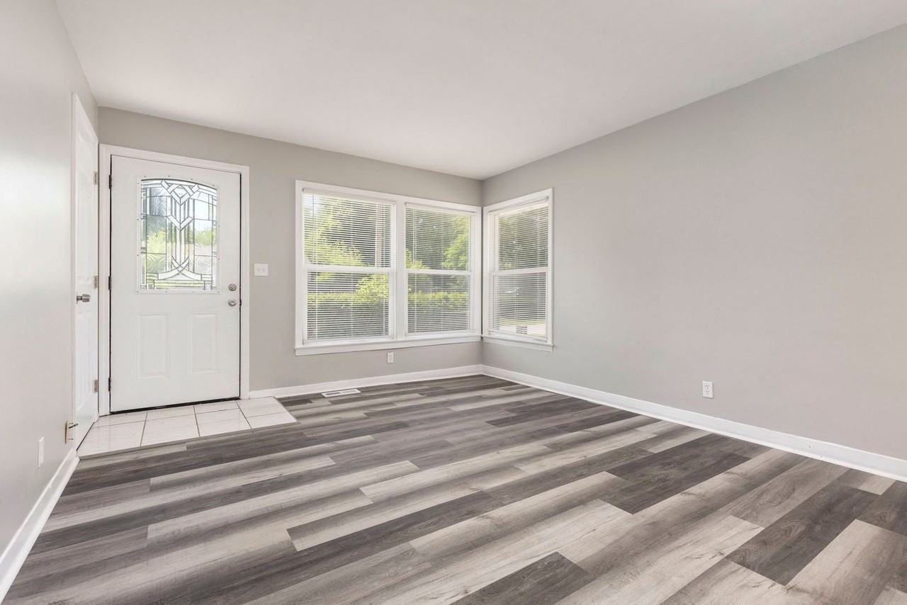1209 S 45th St - Photo 3 of 27